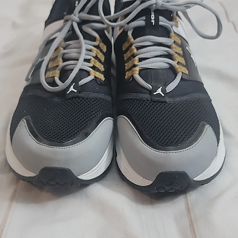 Jordan Alpha Trunner Max Mens size 13 White Black and Gray 2011 Hardly Worn
